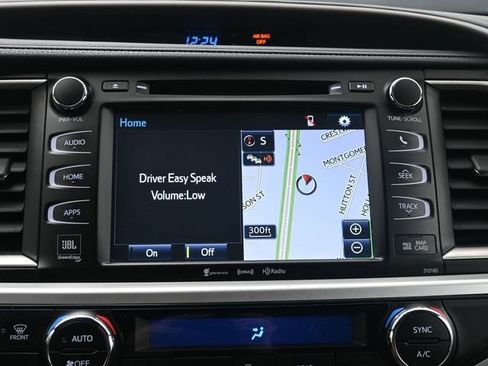 Used 2017 Toyota Highlander Limited image 12