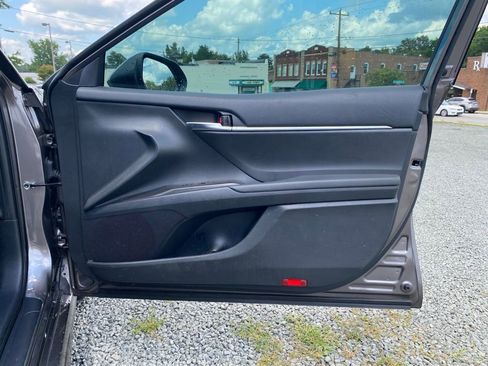 Used 2022 Toyota Camry SE image 21