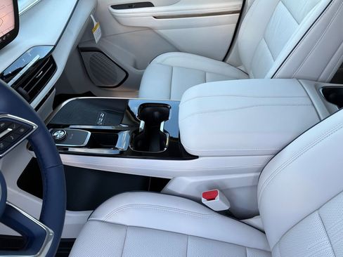 New 2026 Buick Enclave Avenir w/ Super Cruise Package image 36