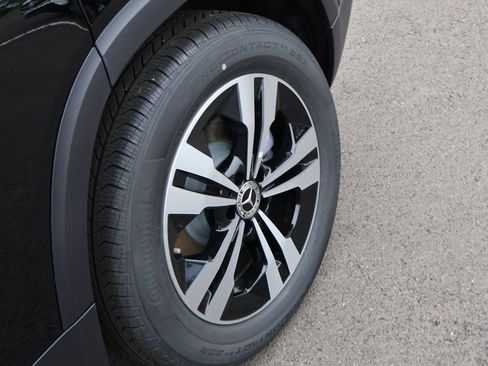 New 2025 Mercedes-Benz GLB 250 4MATIC image 40