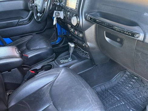 Used 2014 Jeep Wrangler Unlimited Sahara AWD/4WD image 17