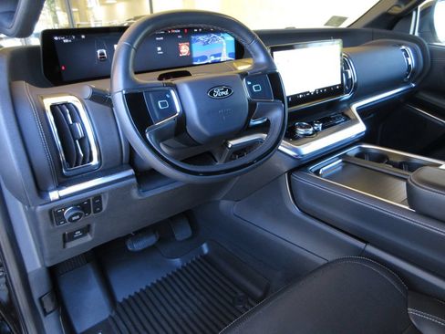 Used 2025 Ford Expedition Max Platinum w/ Stealth Performance Package AWD/4WD image 13