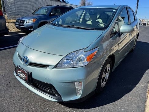 Used 2014 Toyota Prius Three image 2