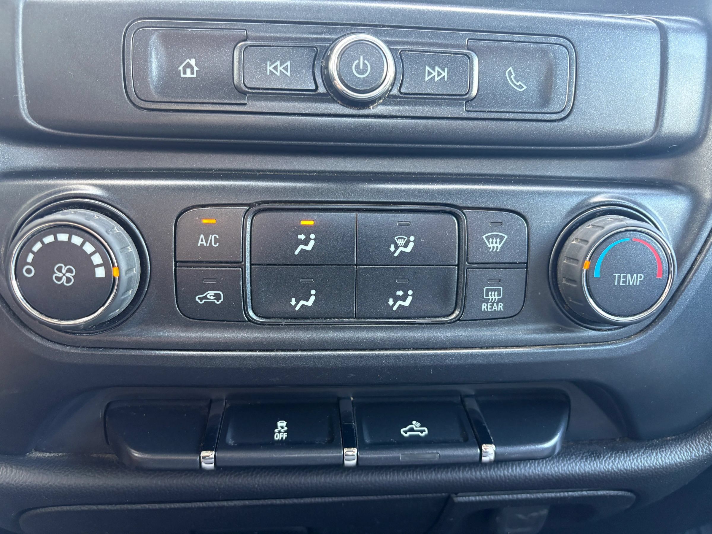 Used 2016 Chevrolet Silverado 1500 Custom w/ Custom Convenience Package RWD image 13