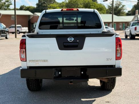 Used 2014 Nissan Frontier SV w/ SV Value Truck Package RWD image 8