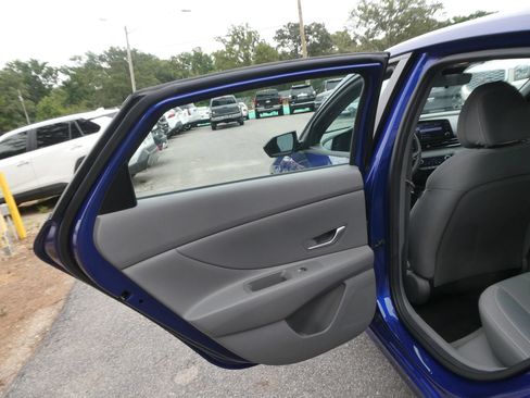 Used 2023 Hyundai Elantra SEL FWD image 26