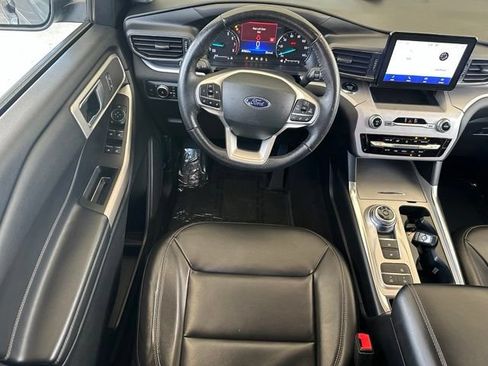 Used 2023 Ford Explorer XLT w/ Equipment Group 202A RWD image 12