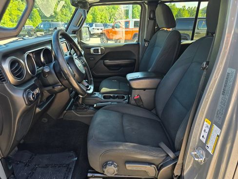 Used 2018 Jeep Wrangler Unlimited Sport S AWD/4WD image 4