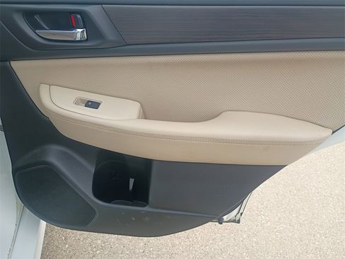 Used 2017 Subaru Legacy 2.5i Limited image 12