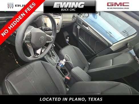 Used 2023 Volkswagen Tiguan SE w/ Panoramic Sunroof Package image 7