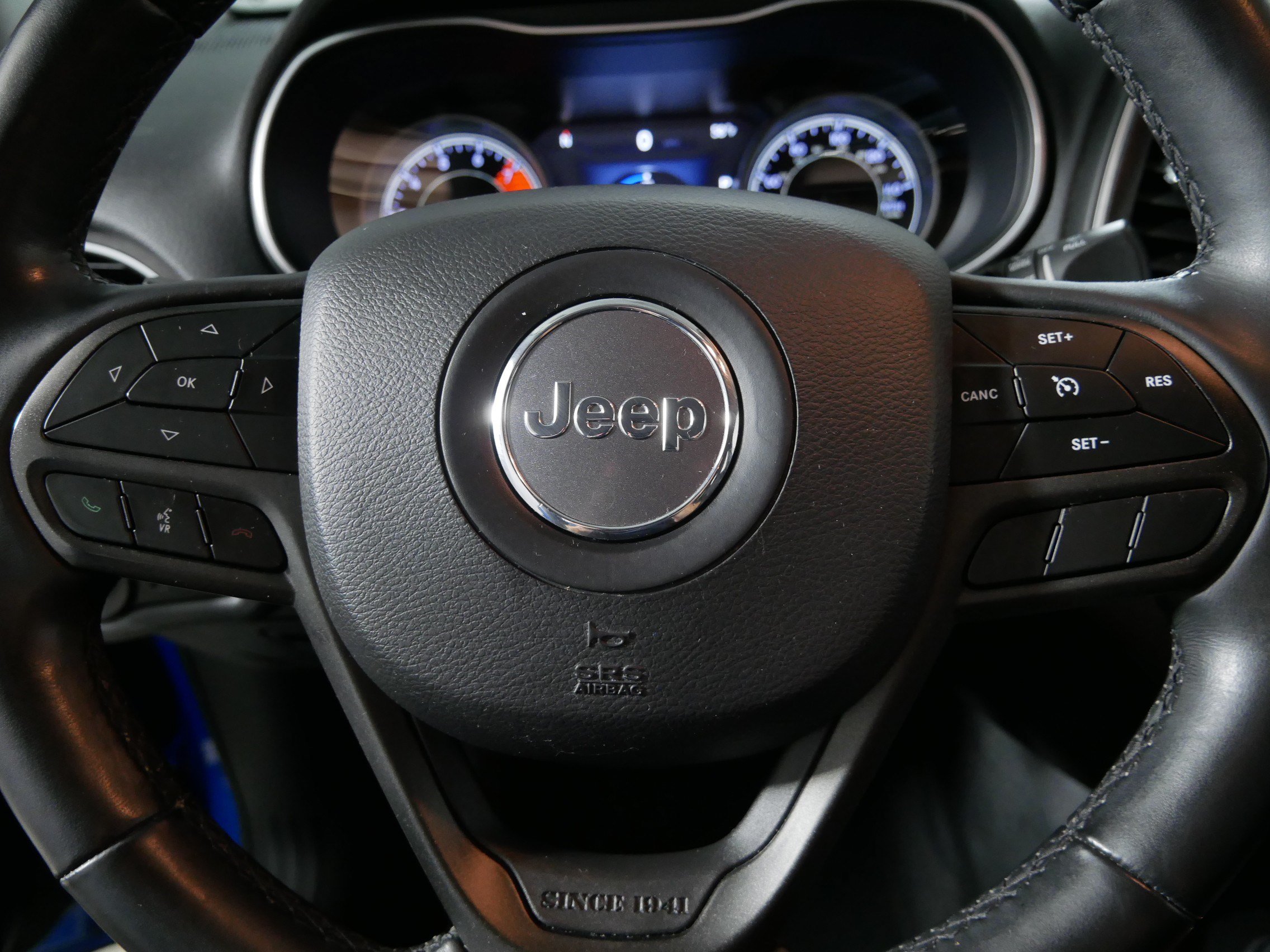 Used 2019 Jeep Cherokee Trailhawk w/ Cold Weather Group AWD/4WD image 25