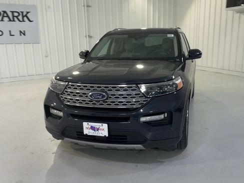 Used 2022 Ford Explorer Limited w/ Limited Technology Package RWD image 4