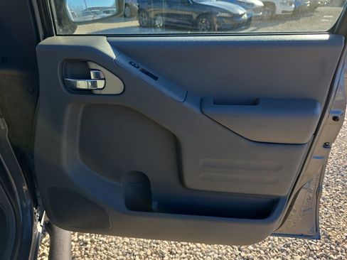 Used 2021 Nissan Frontier SV image 19