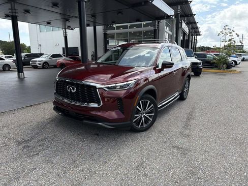 Used 2024 INFINITI QX60 Sensory w/ Vision Package AWD/4WD image 3