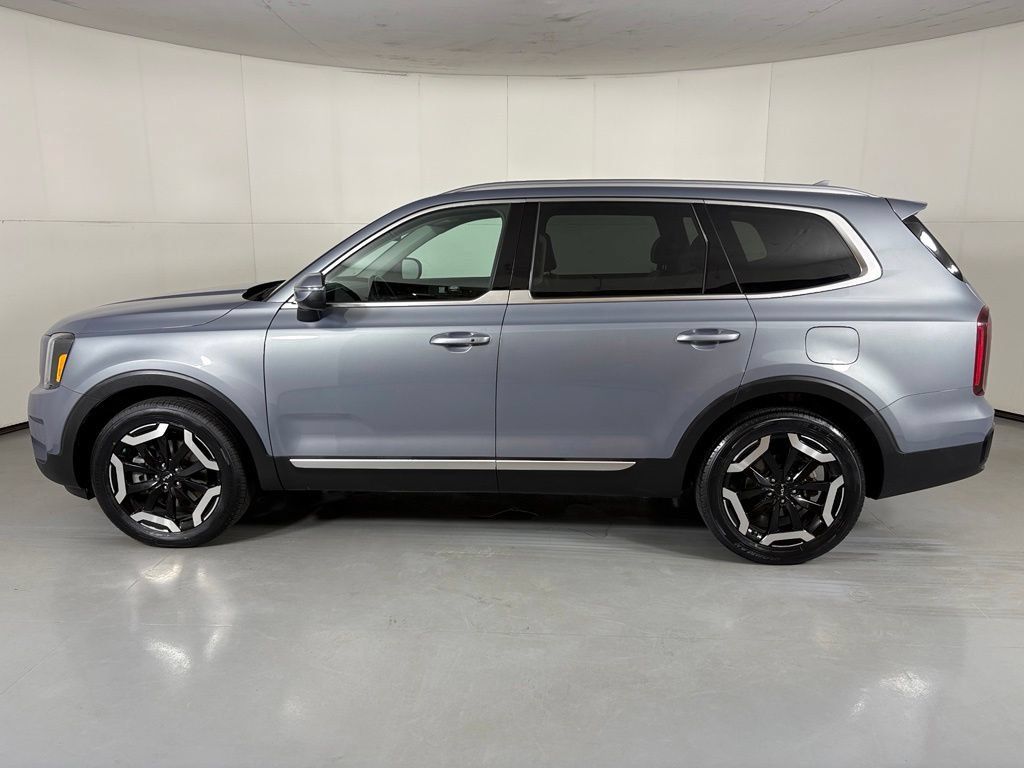 Used 2025 Kia Telluride S FWD image 5