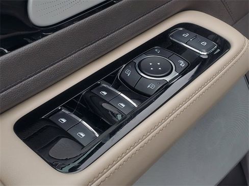 Certified 2023 Lincoln Aviator Reserve w/ Equipment Group 201A image 13