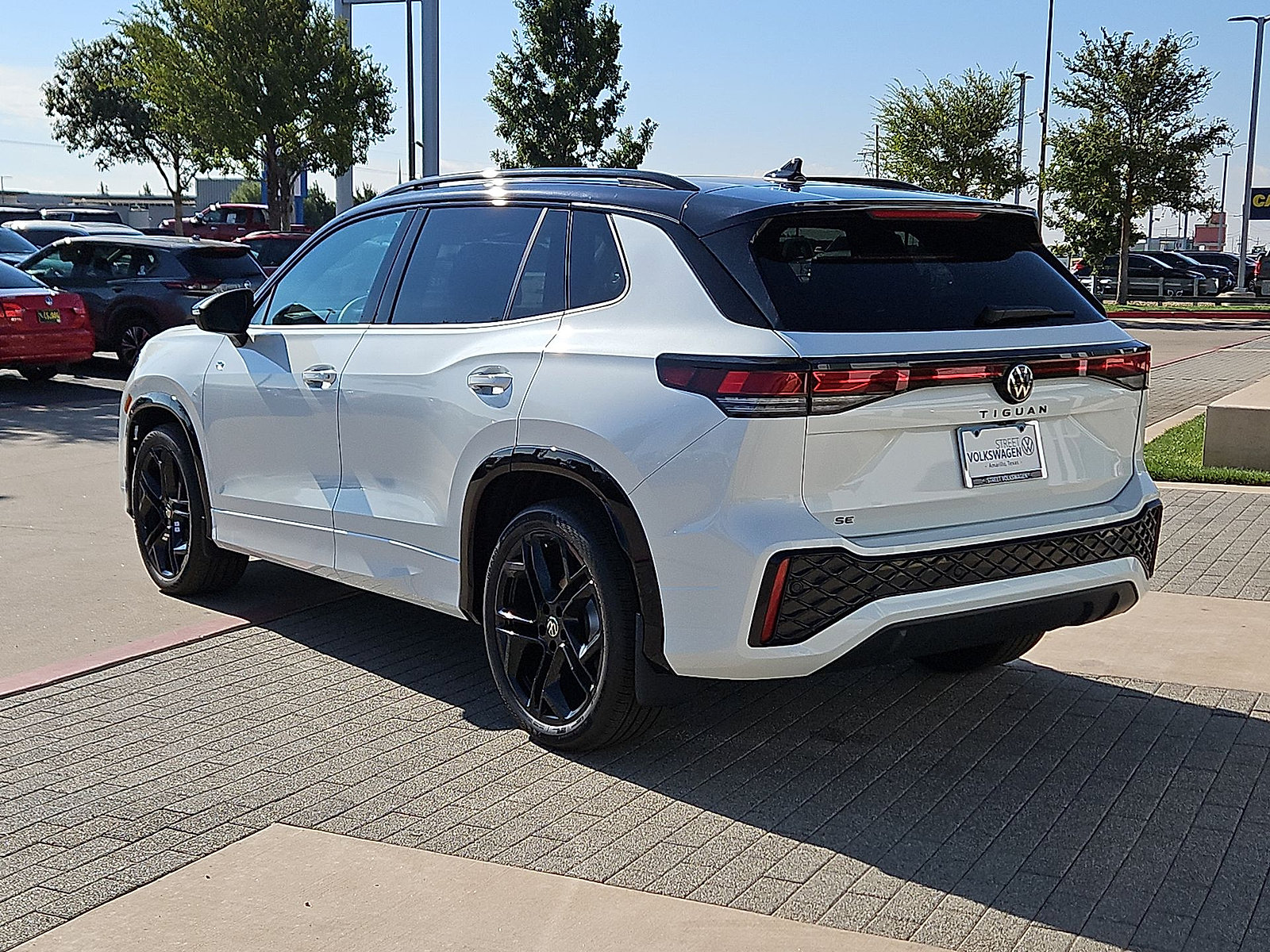 New 2026 Volkswagen Tiguan SE R-Line FWD image 7