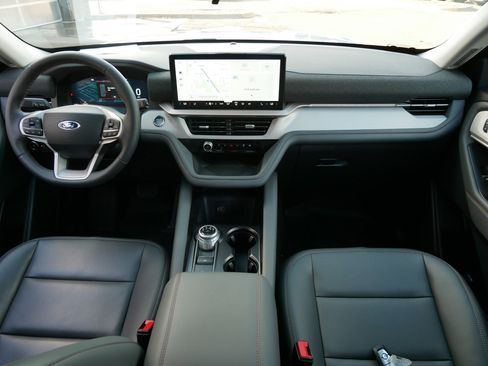 Used 2026 Ford Explorer Active w/ Active Comfort Package AWD/4WD image 10