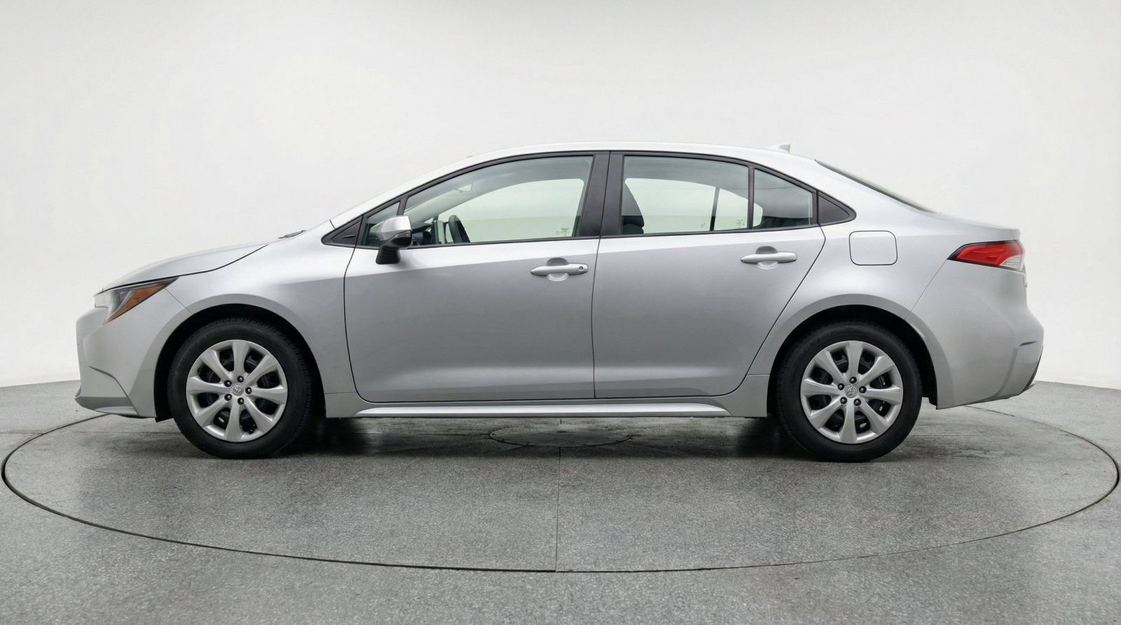 Used 2025 Toyota Corolla LE FWD image 4