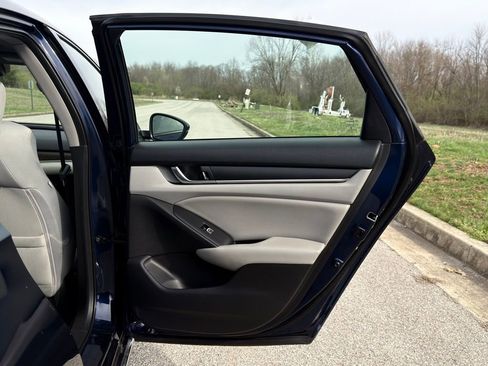 Used 2019 Honda Accord EX image 28