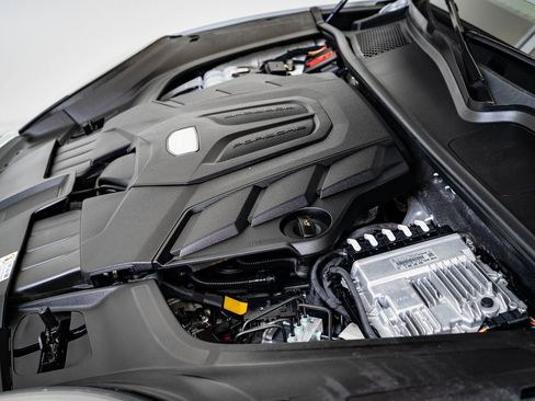 Certified 2023 Porsche Cayenne Platinum Edition image 42