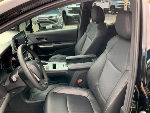 Used 2024 Toyota Sienna XLE Woodland Edition image 8