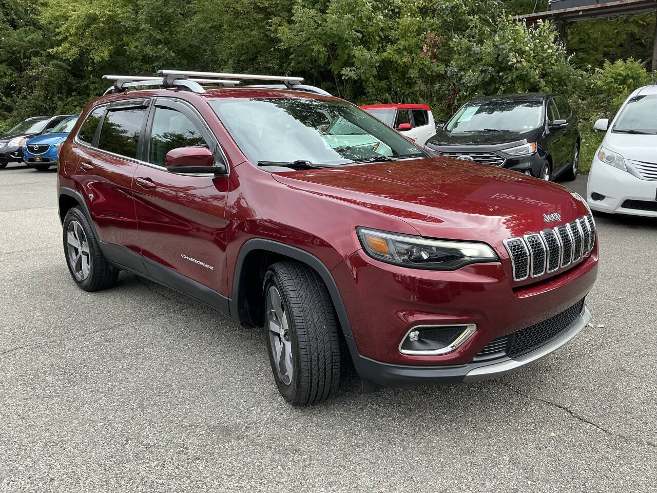 Used 2019 Jeep Cherokee Limited AWD/4WD image 3