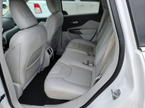 Used 2020 Jeep Cherokee Limited w/ Technology Group FWD image 12