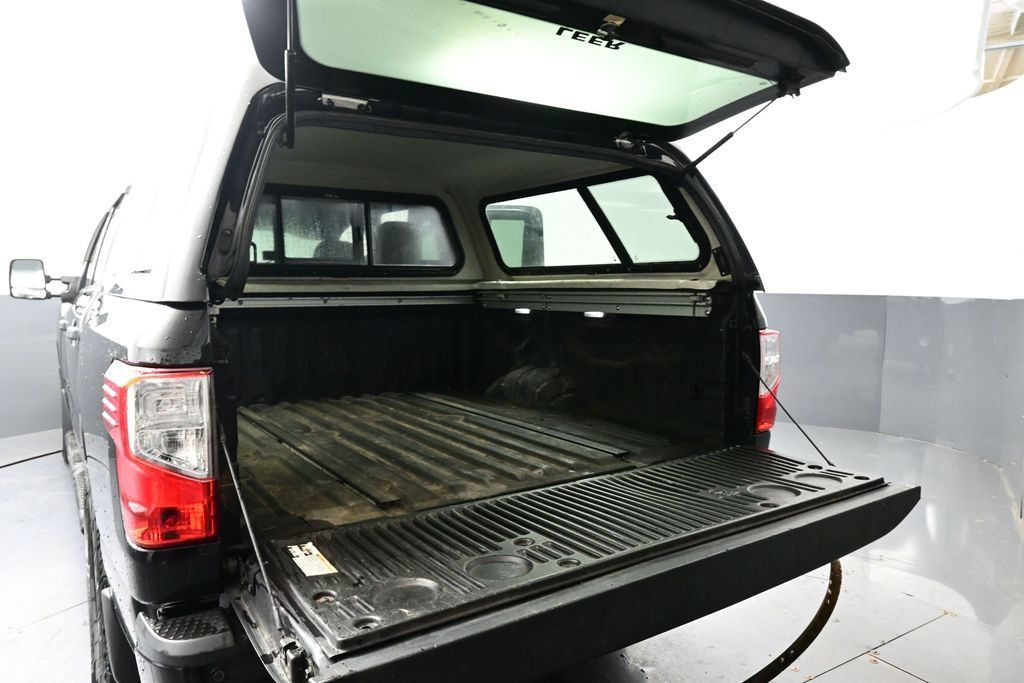 Used 2018 Nissan Titan SV AWD/4WD image 22