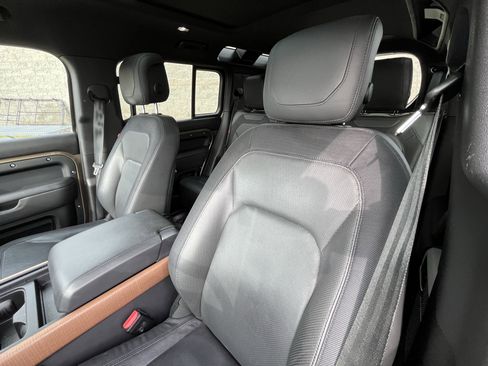 Used 2023 Land Rover Defender 110 X-Dynamic SE image 15