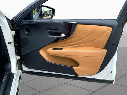 Used 2022 Lexus LS 500 w/ Interior Upgrade Package RWD image 21