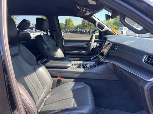 Used 2023 Jeep Wagoneer L Series II image 16