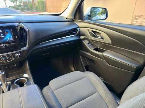 Used 2018 Chevrolet Traverse LT w/ LPO, Black Accent Package FWD image 25