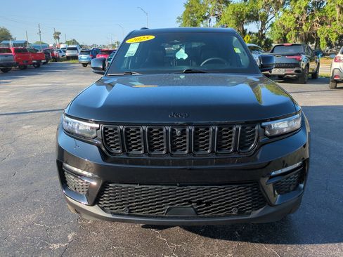 Used 2025 Jeep Grand Cherokee Limited w/ Luxury Tech Group II image 7