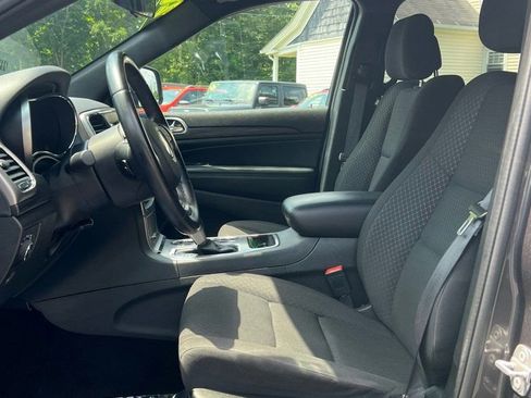 Used 2021 Jeep Grand Cherokee Laredo image 10