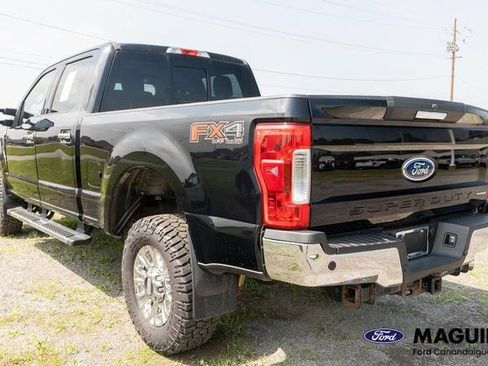 Used 2017 Ford F250 XLT w/ XLT Premium Package AWD/4WD image 8
