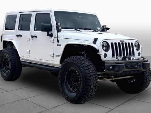 Used 2016 Jeep Wrangler Unlimited Sahara AWD/4WD image 3