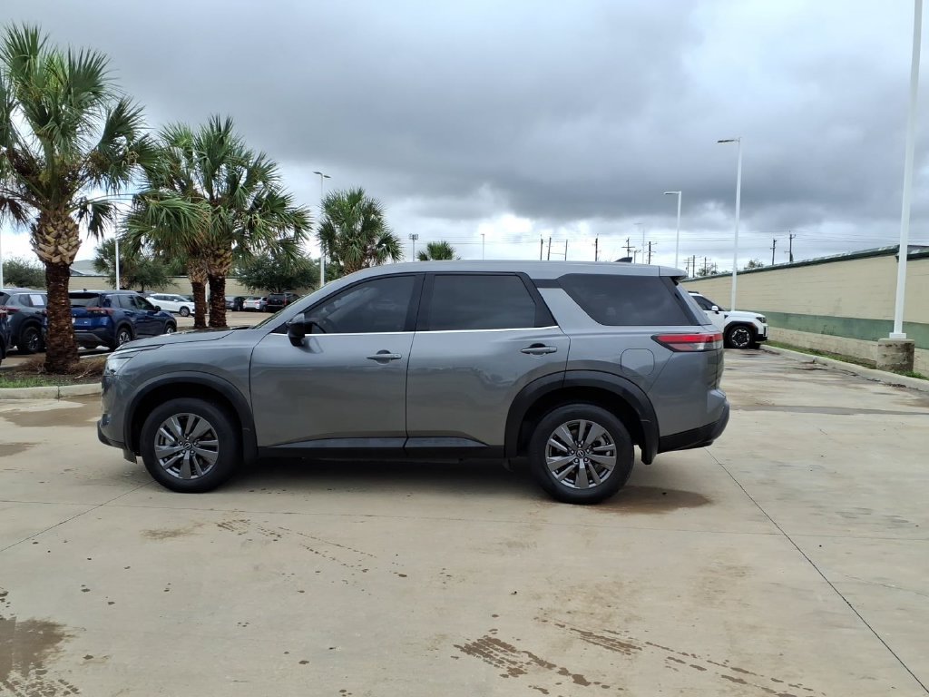 Used 2024 Nissan Pathfinder S FWD image 2