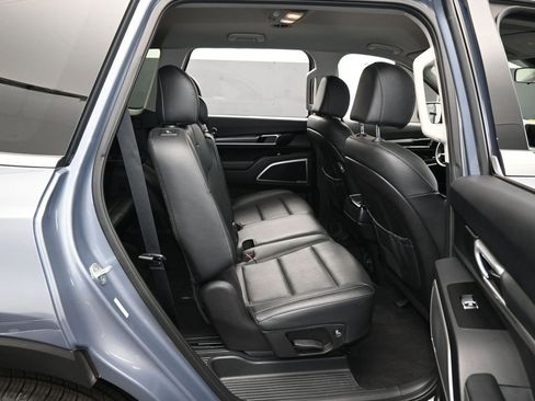 Used 2022 Kia Telluride LX image 32