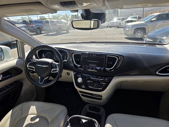 Used 2021 Chrysler Pacifica Touring-L FWD image 5