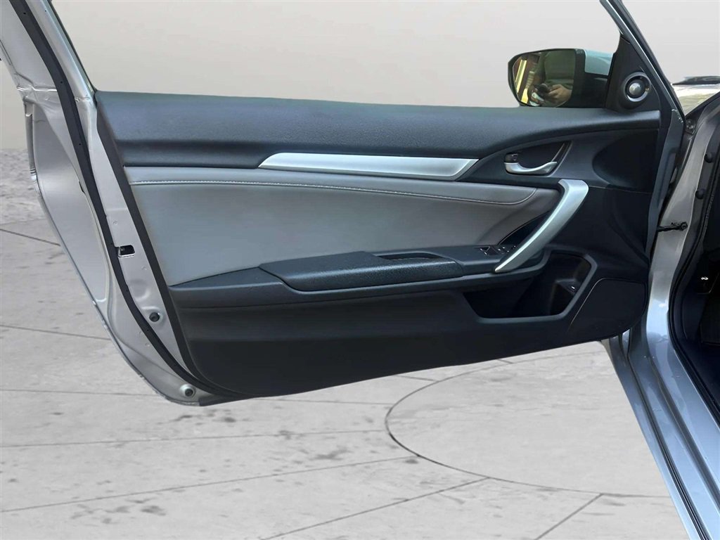 Used 2017 Honda Civic Touring image 14