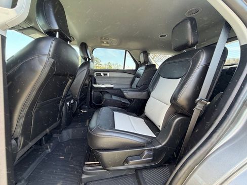 Certified 2022 Ford Explorer XLT w/ Equipment Group 202A image 23
