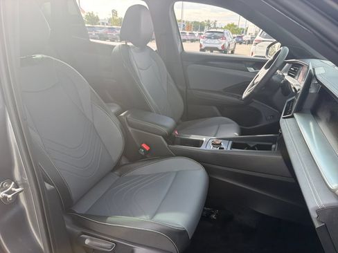 Certified 2025 Volkswagen Tiguan SE R-Line AWD/4WD image 25