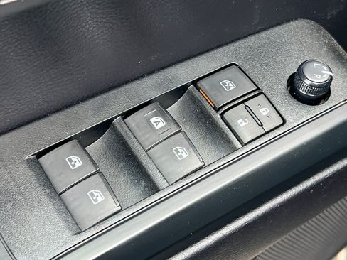 Used 2020 Toyota Tacoma SR w/ SR Convenience Package RWD image 14