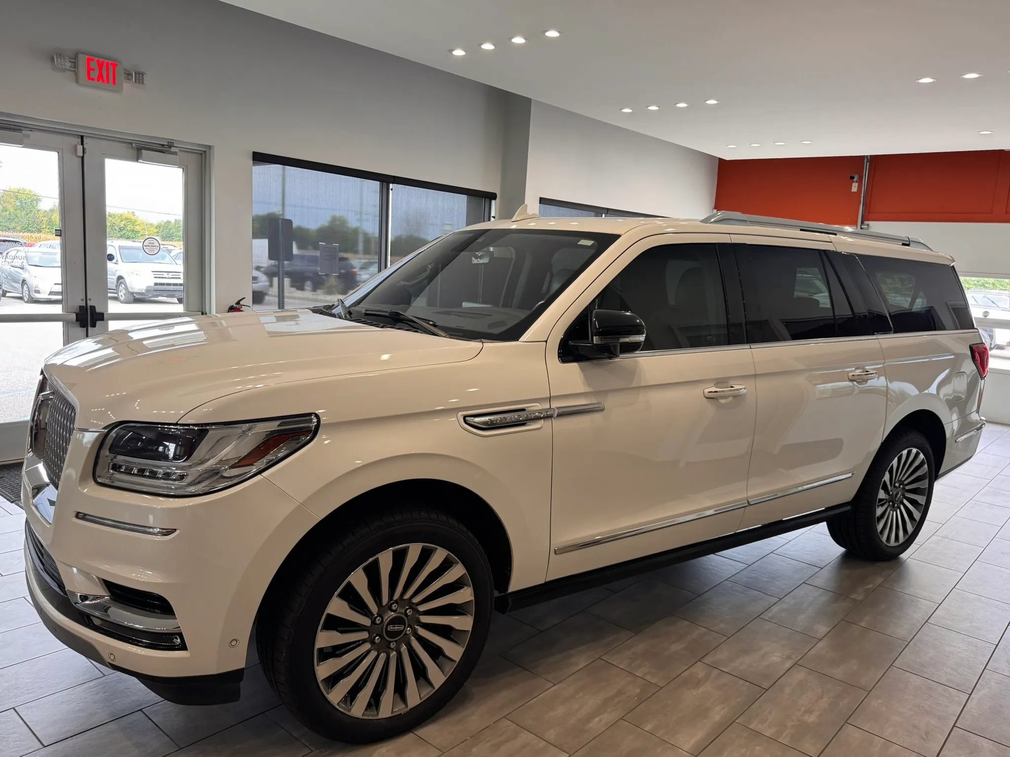 Used 2020 Lincoln Navigator L Reserve w/ Luxury Package AWD/4WD image 8