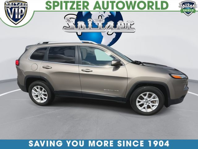 Used 2016 Jeep Cherokee Latitude w/ Cold Weather Group AWD/4WD image 9