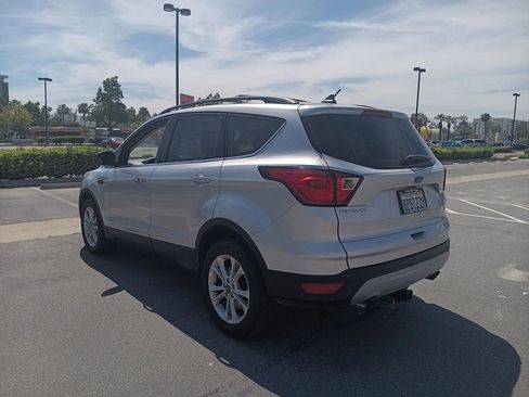 Used 2019 Ford Escape SE image 6