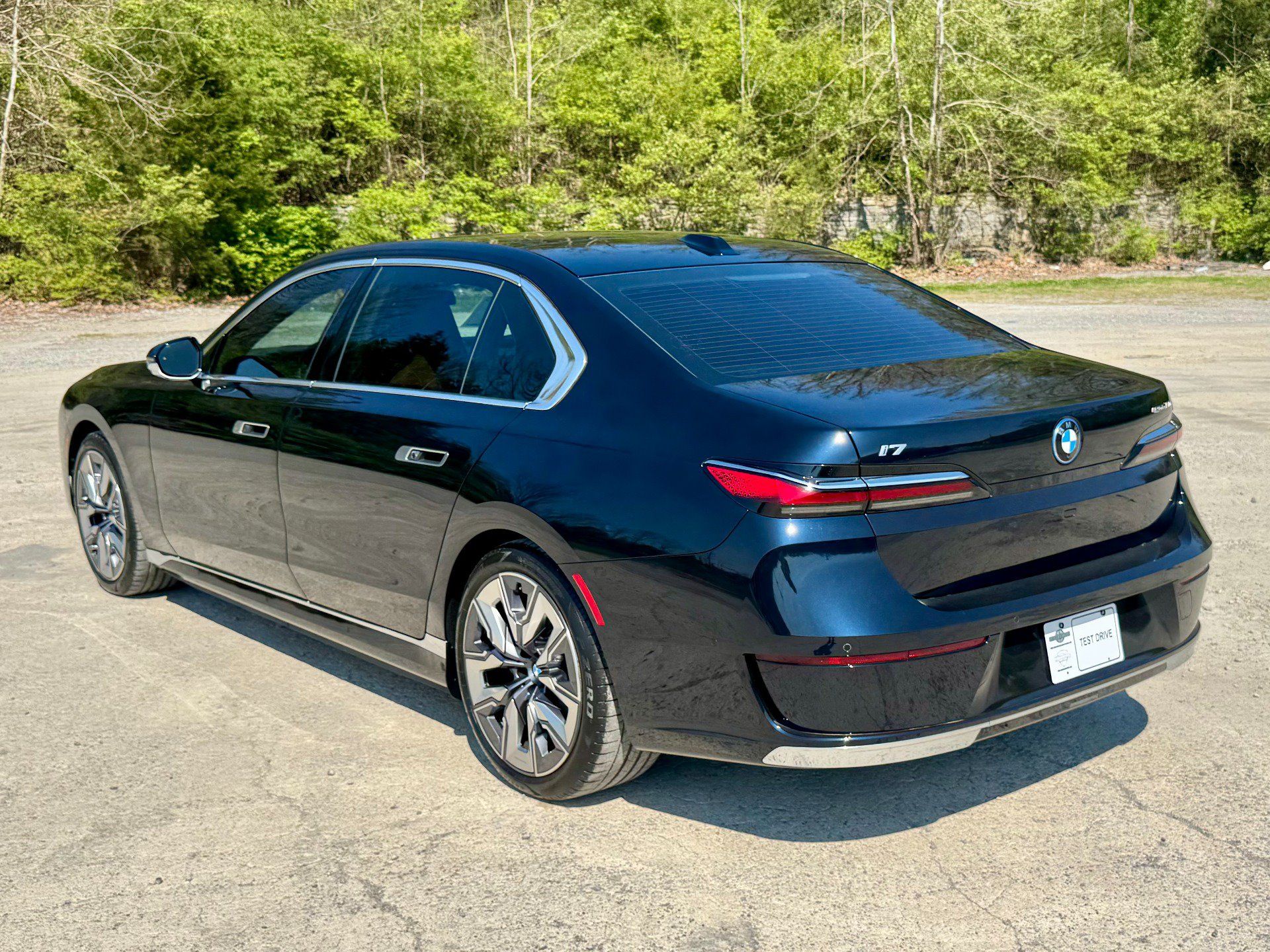 Used 2025 BMW i7 eDrive50 w/ Executive Package RWD image 4
