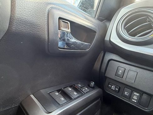 Used 2023 Toyota Tacoma TRD Off-Road image 30