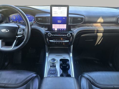 Used 2023 Ford Explorer Platinum w/ Technology Package image 16
